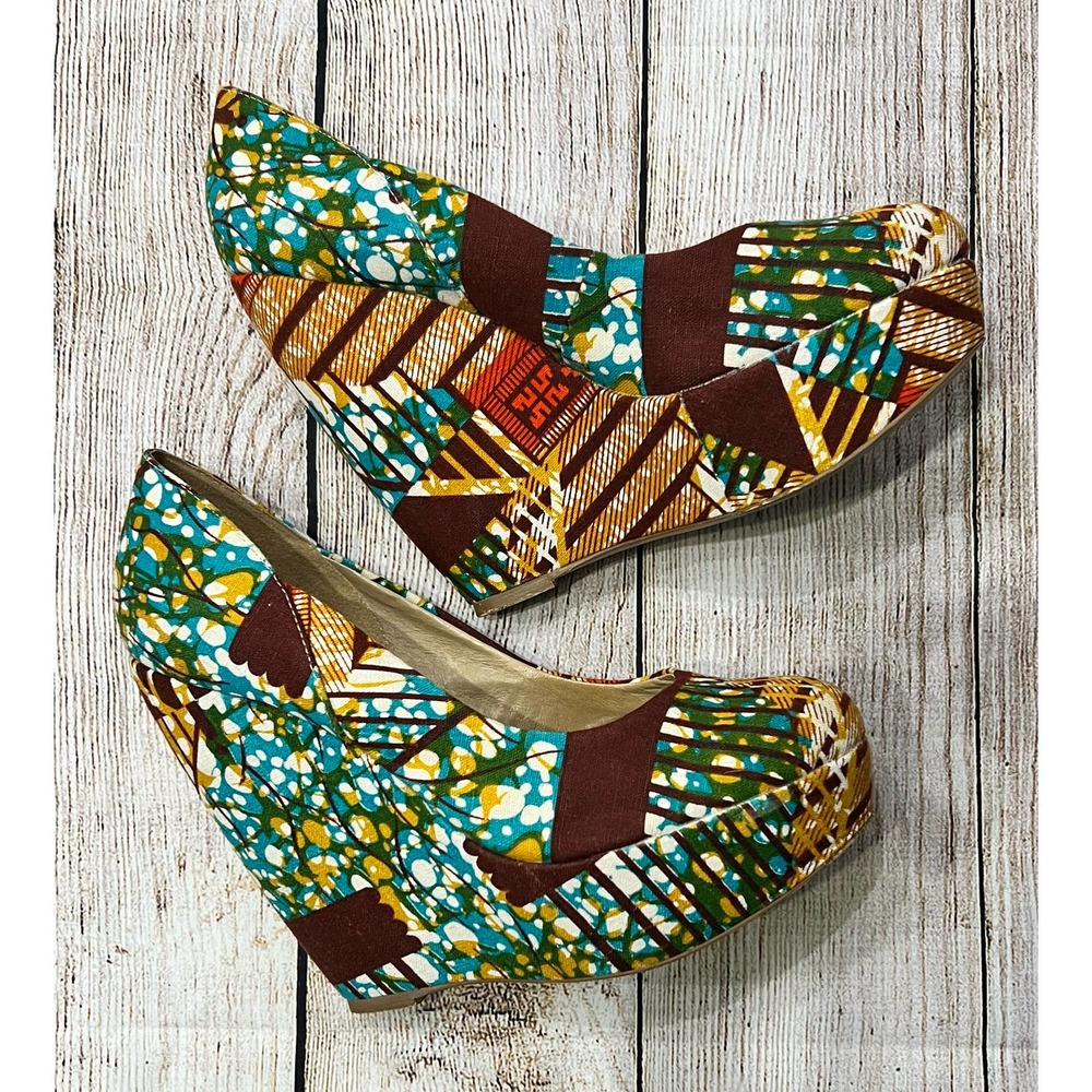 ALDO Forwood platform wedge, with African fabric upper Size 8